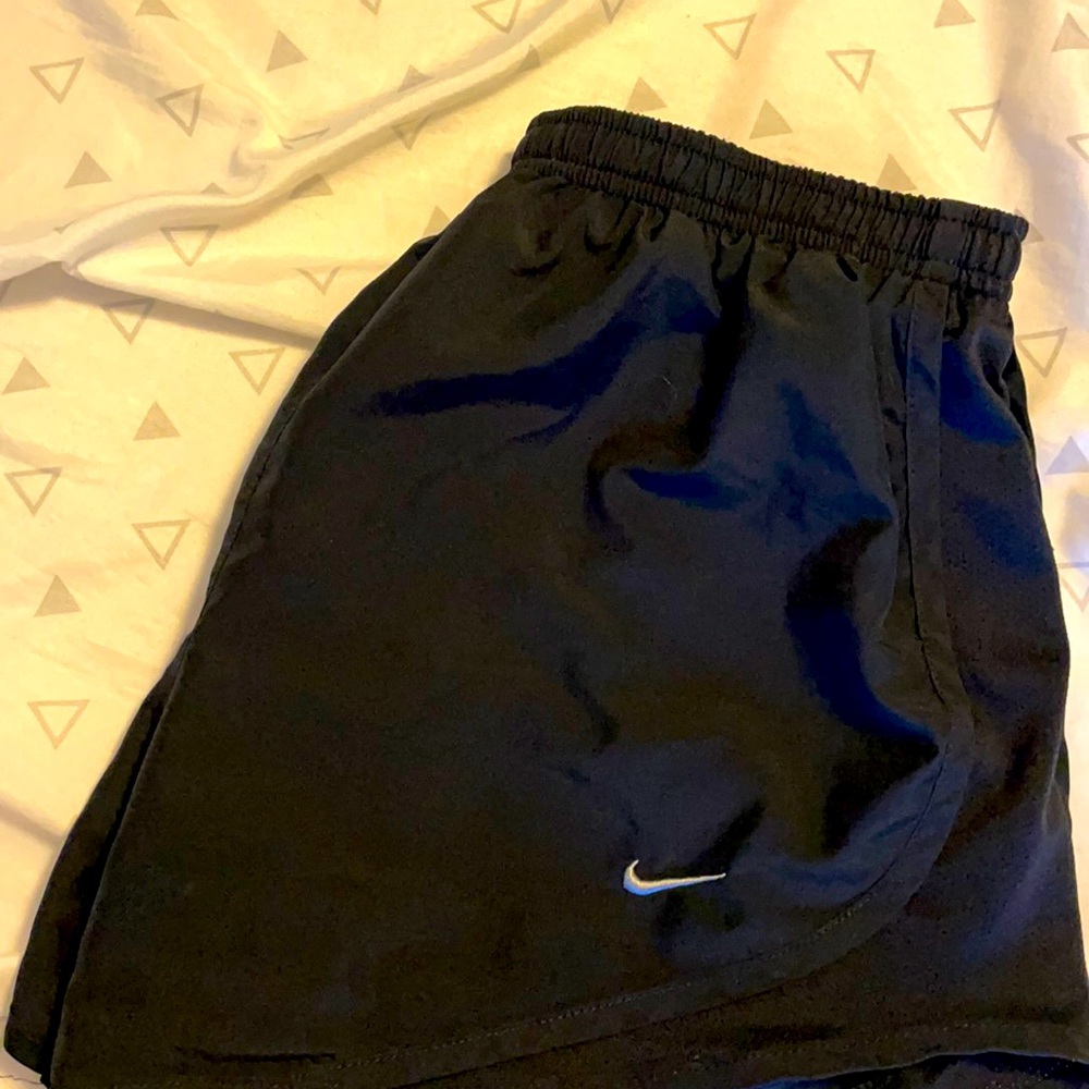 Nike small black shorts